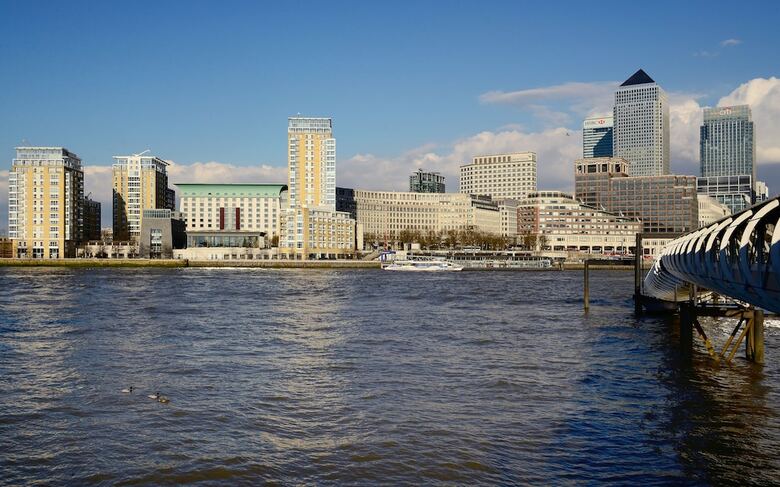 Canary Riverside Plaza Hotel