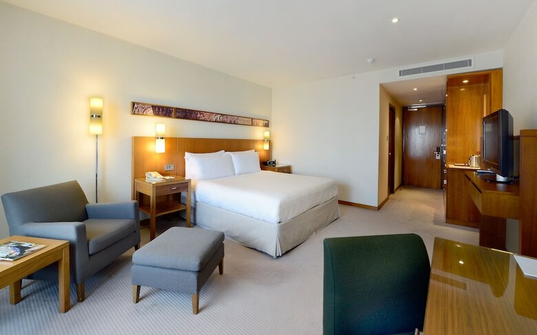 Canary Riverside Plaza Hotel