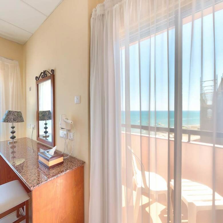 Mackenzie Beach Hotel & Apartments