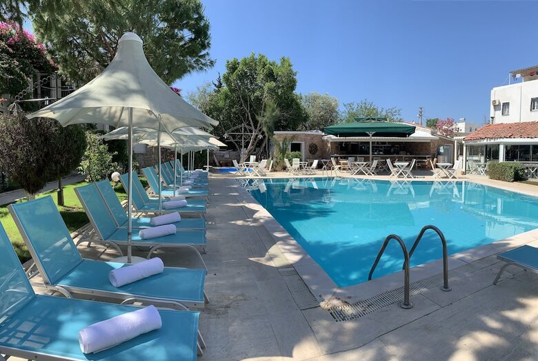 Moonshine Hotel & Suites
