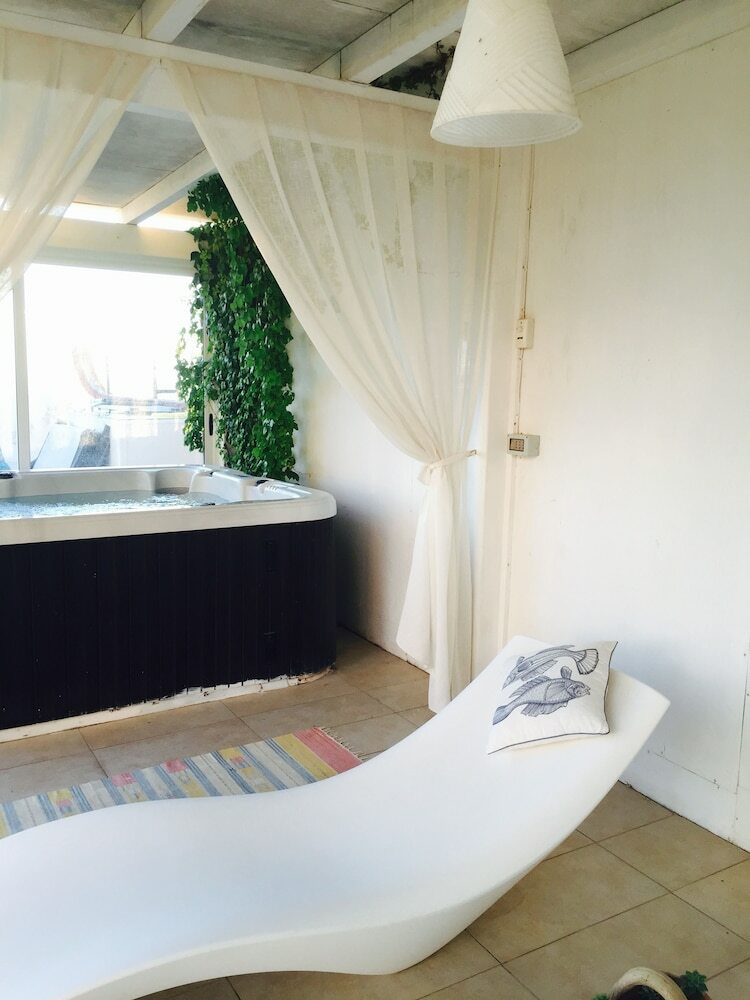 Suitebeach B&B And Club