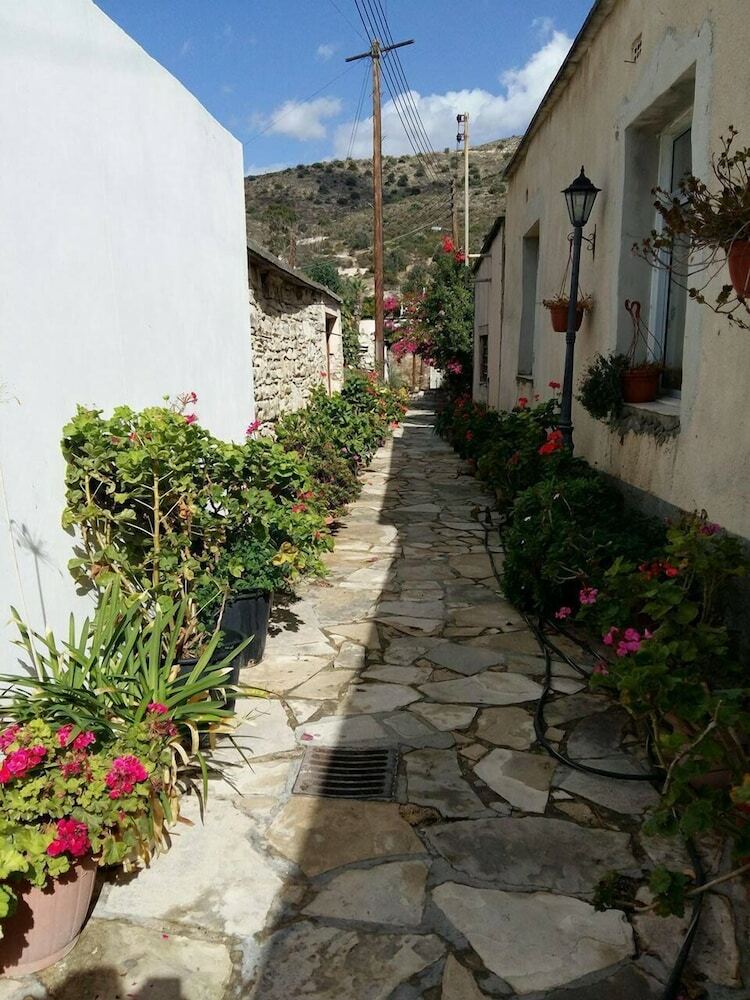 Romios Holiday Apartments