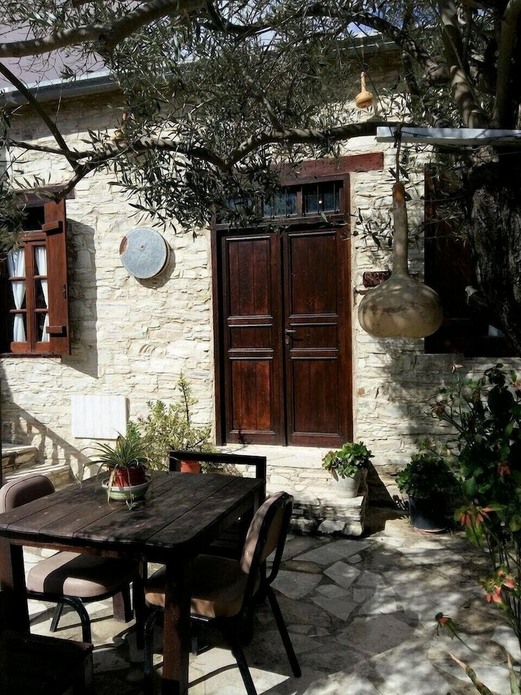 Romios Holiday Apartments