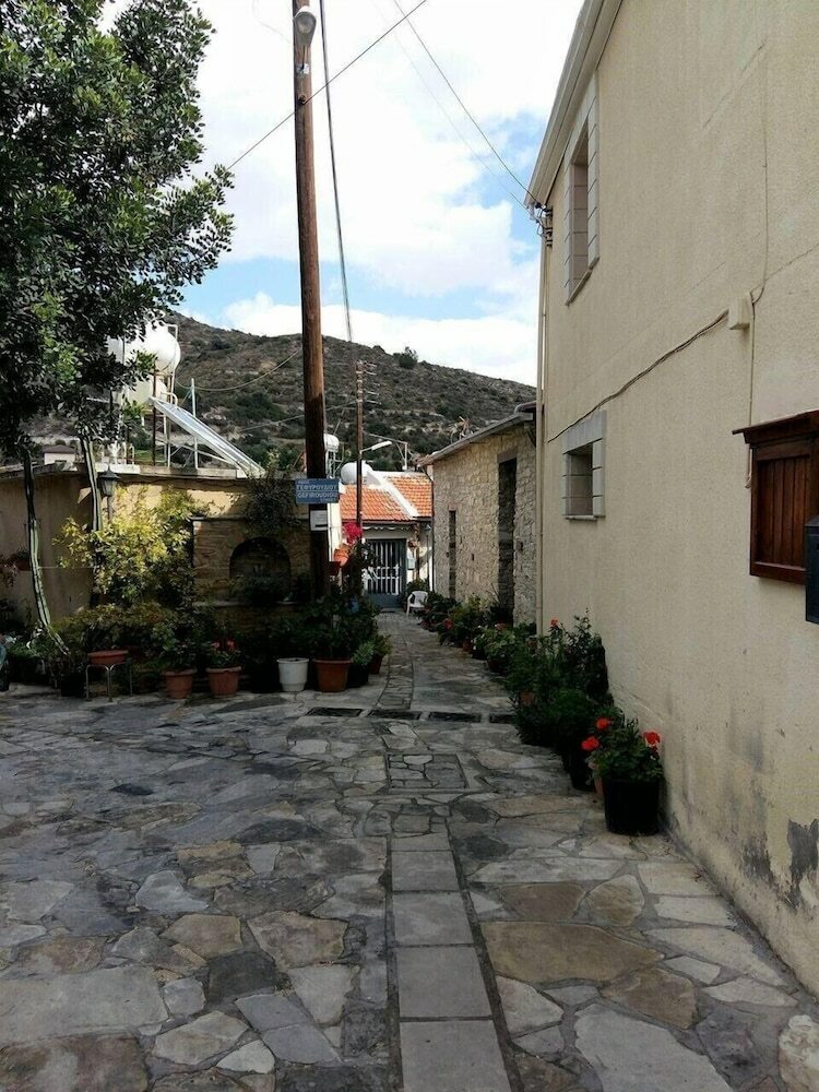 Romios Holiday Apartments