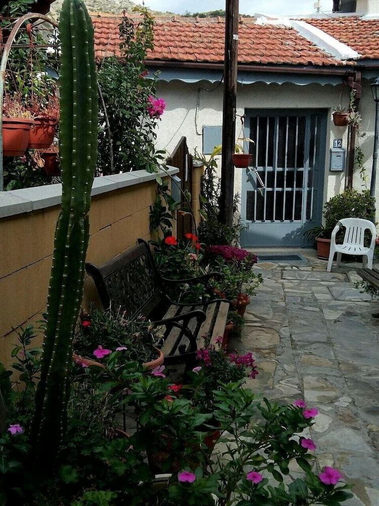 Romios Holiday Apartments