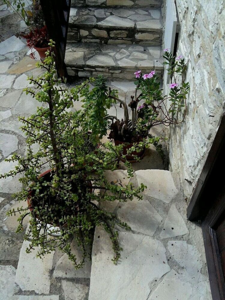 Romios Holiday Apartments