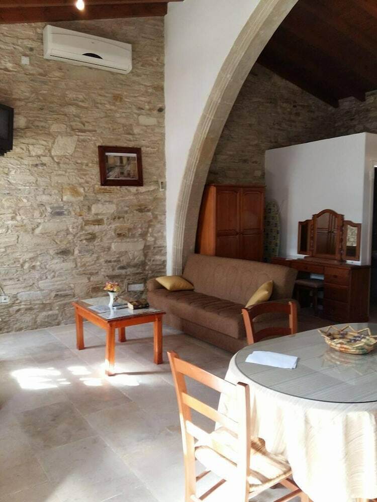 Romios Holiday Apartments