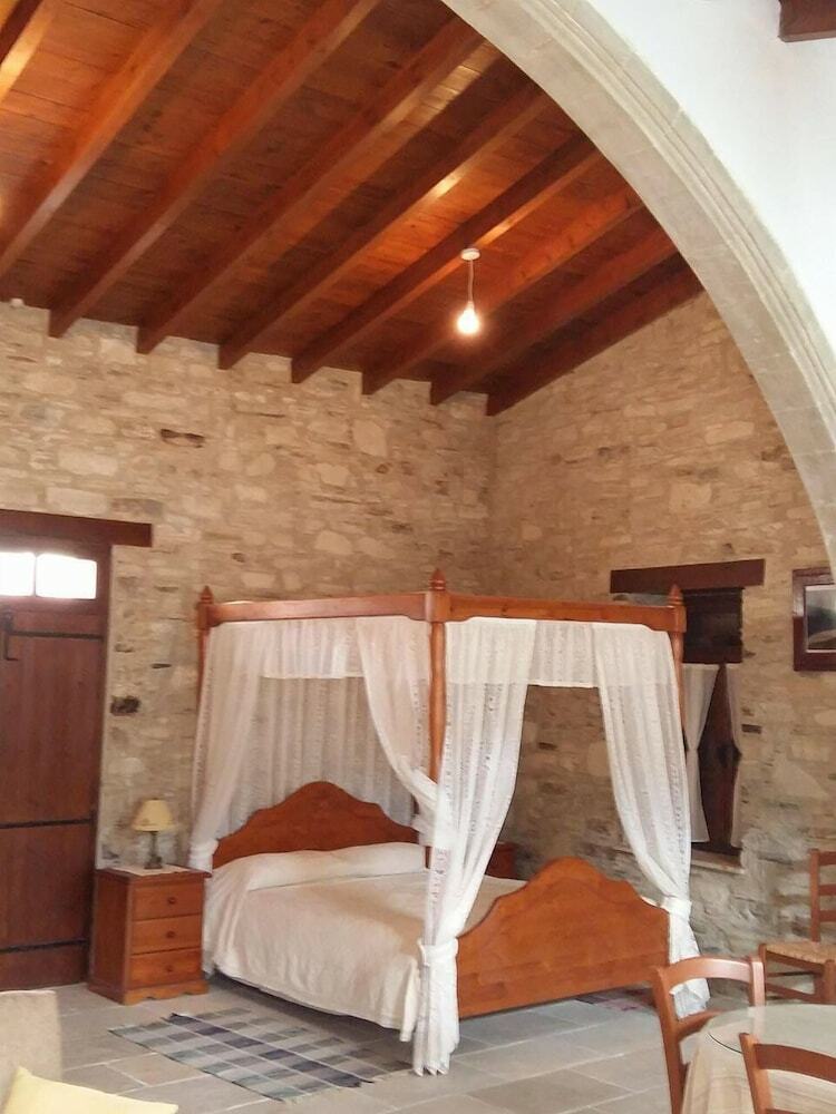 Romios Holiday Apartments