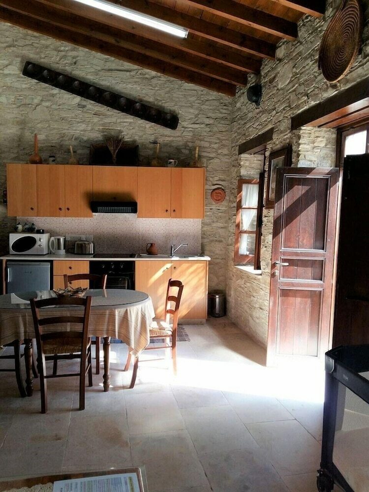 Romios Holiday Apartments