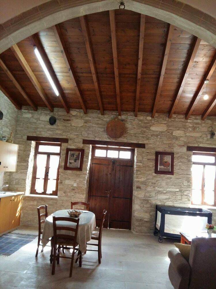 Romios Holiday Apartments