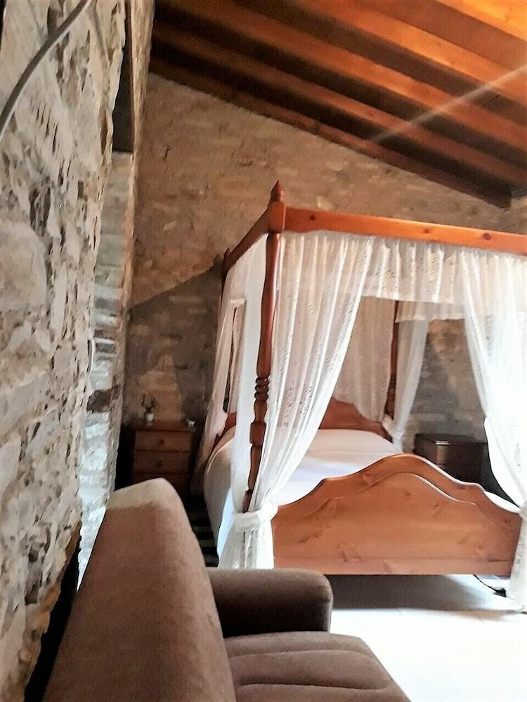 Romios Holiday Apartments