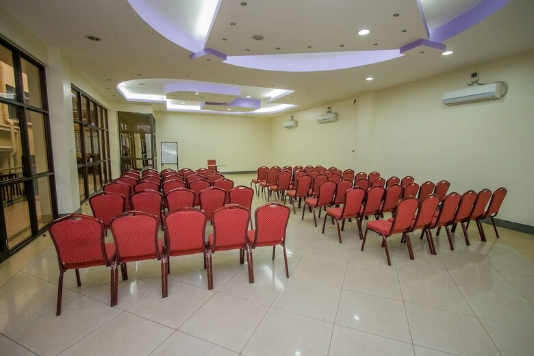 Holiday Express Hotel