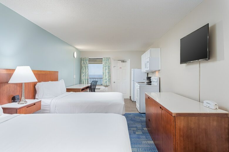 Hotel Bikini Beach Resort