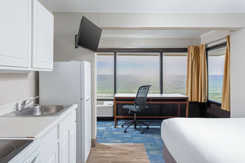 Hotel Bikini Beach Resort