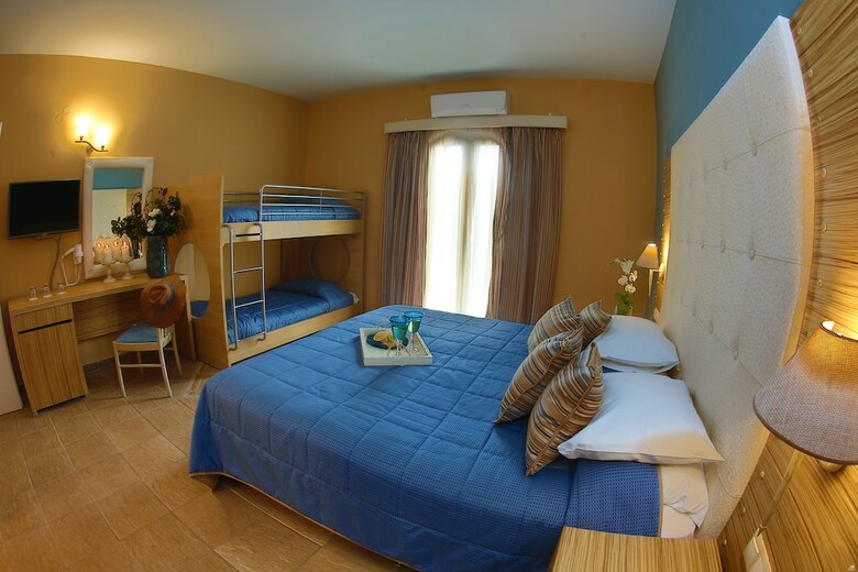 Dolphin Bay Hotel