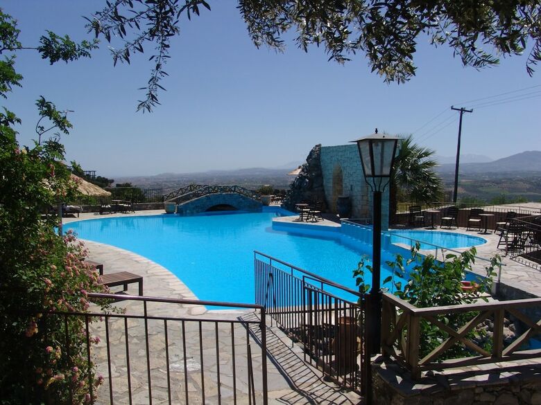 Hotel Arolithos Traditional Cretan Village