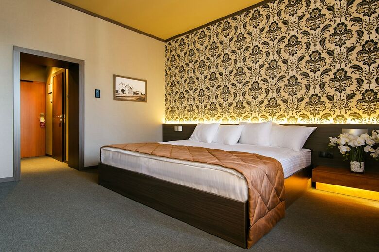 Jolly Alon Hotel