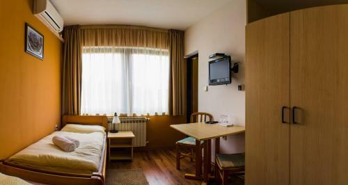 Hostal Restaurant Rooms Pino