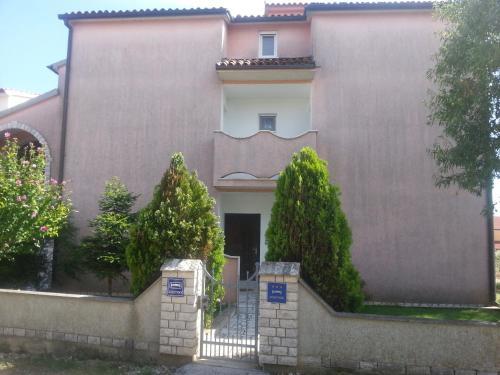 Apartments Maikidan