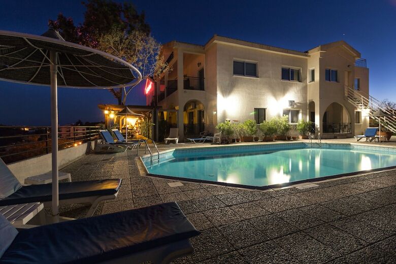 Aparthotel Hill View Restaurant & Apartments