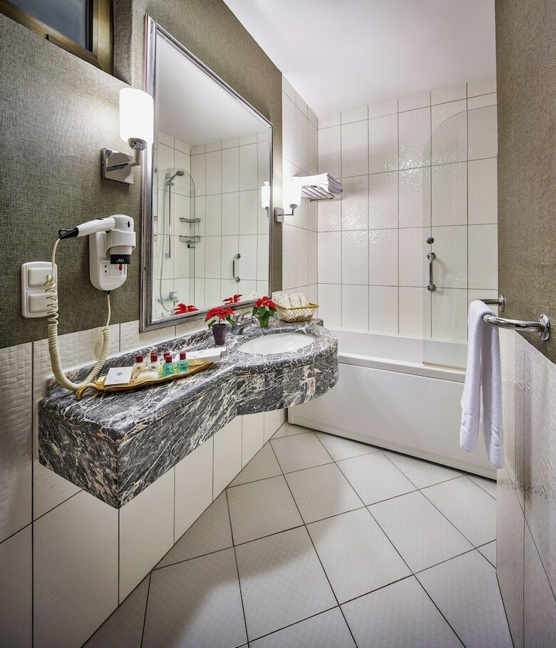 Gunes Hotel Merter