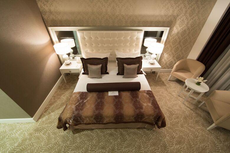 Triumph City Hotel & Residences