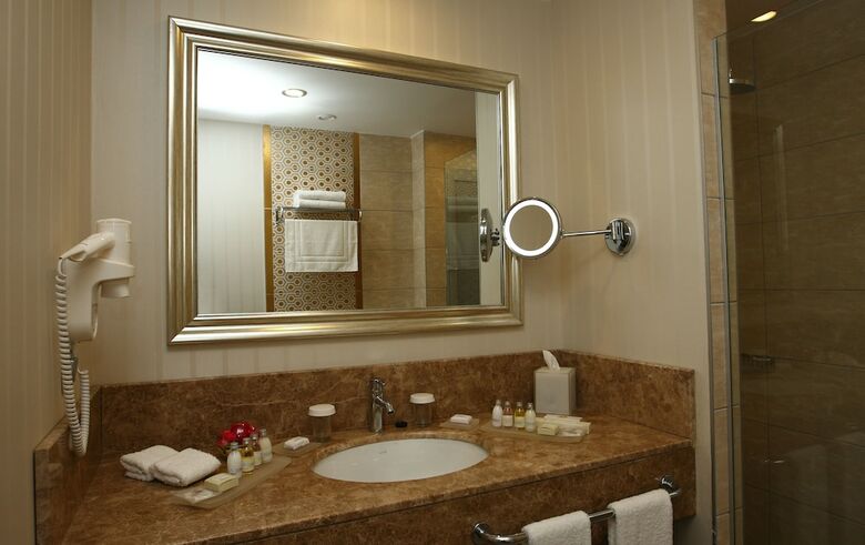 Triumph City Hotel & Residences