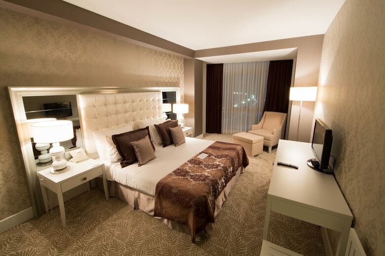 Triumph City Hotel & Residences