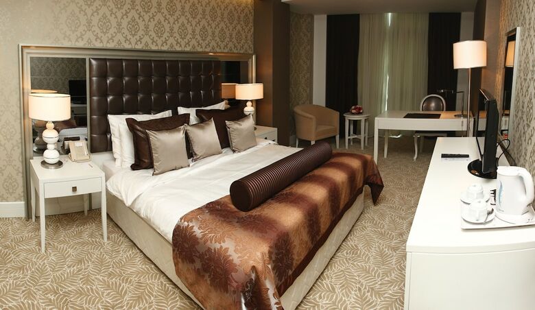 Triumph City Hotel & Residences