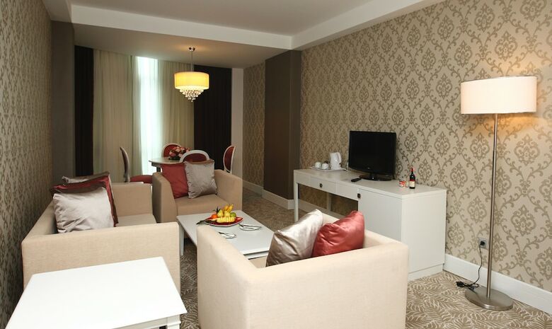 Triumph City Hotel & Residences