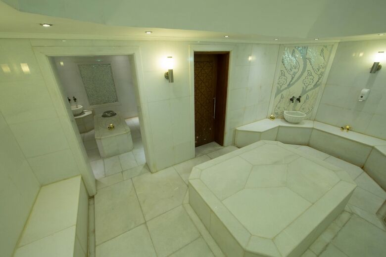 Triumph City Hotel & Residences