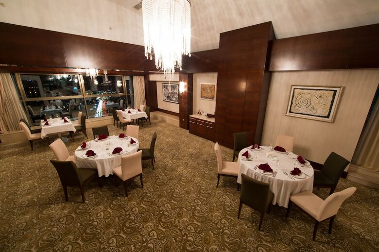 Triumph City Hotel & Residences