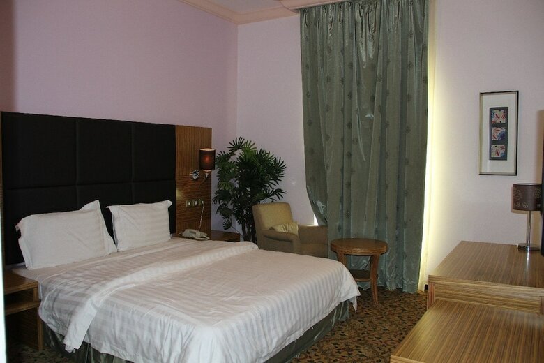 Hotel Awaliv Suites