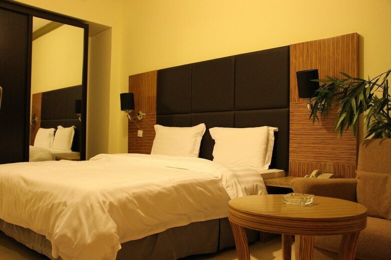 Hotel Awaliv Suites