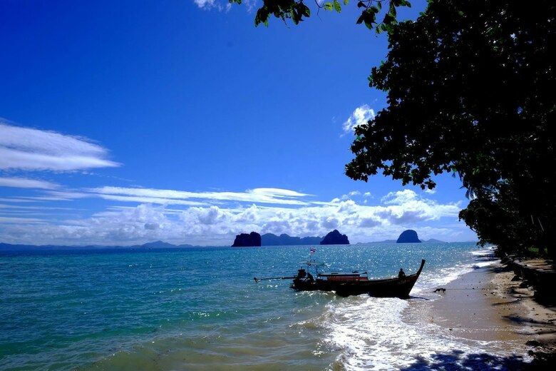 Apartamento Koh Ngai Cliff Beach Resort