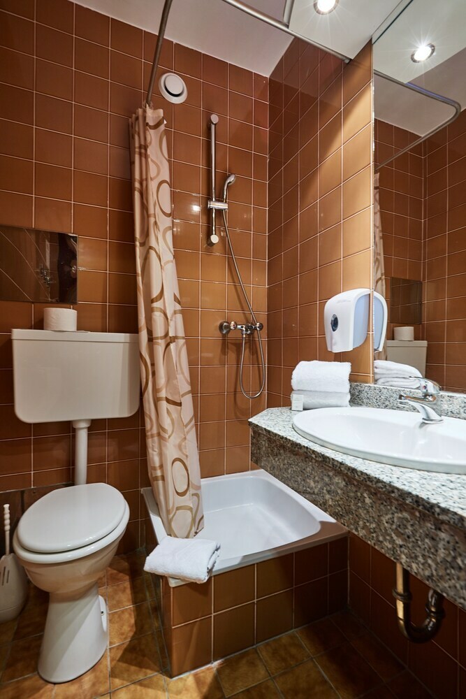 Hotel L�v�r Sopron