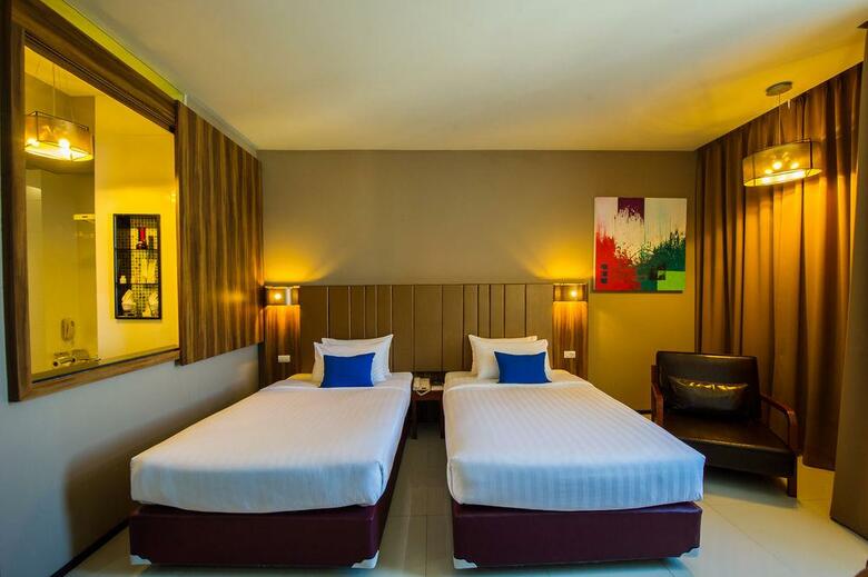 Grand Howard Hotel