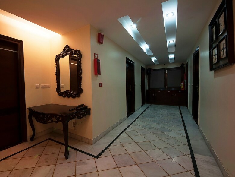 Hotel Metropolitan Karol Bagh