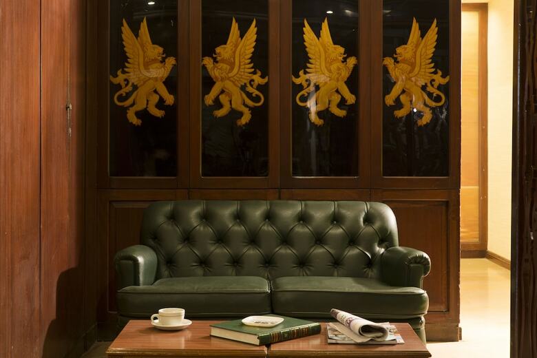 Mayflower Hotel