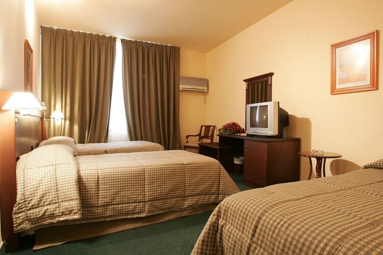 Mayflower Hotel