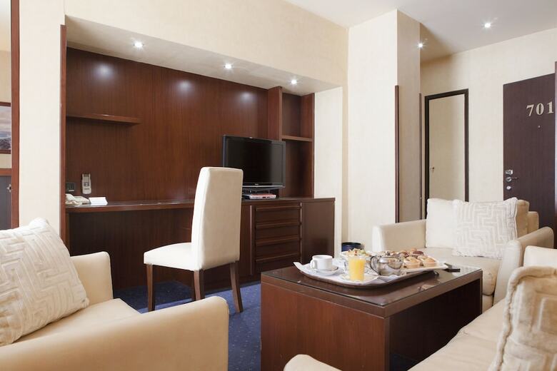 Mayflower Hotel
