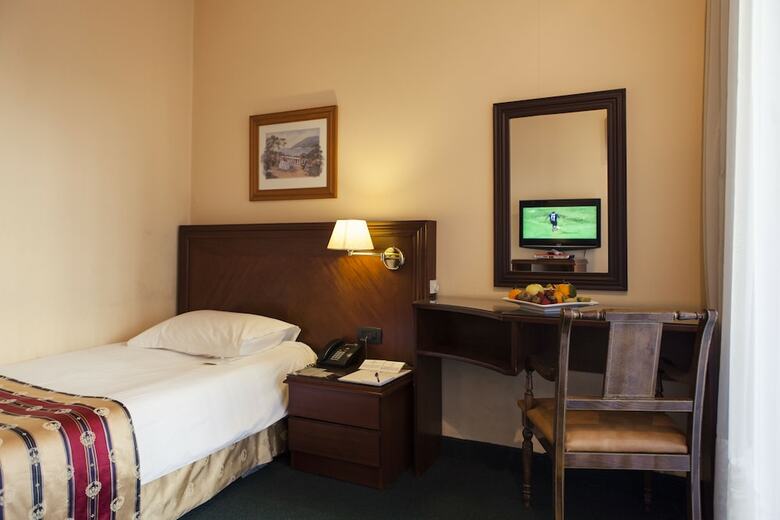 Mayflower Hotel
