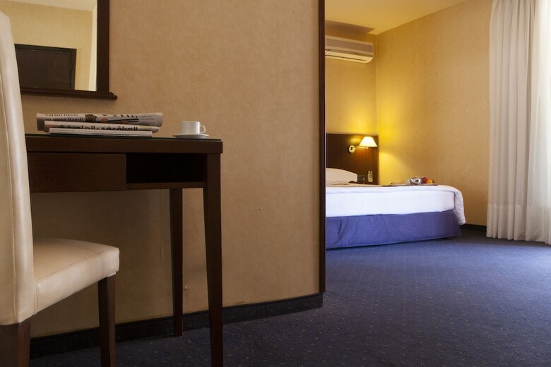 Mayflower Hotel