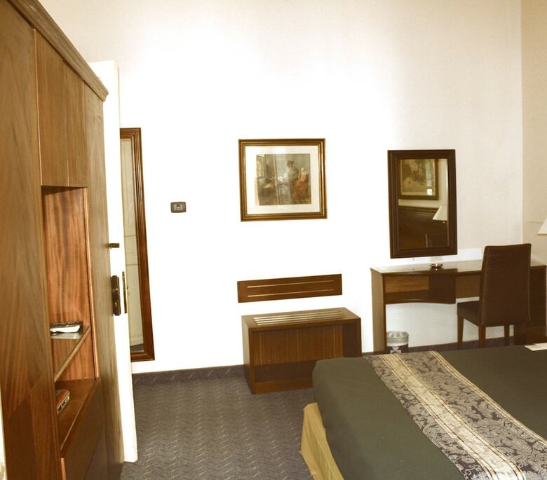 Mayflower Hotel