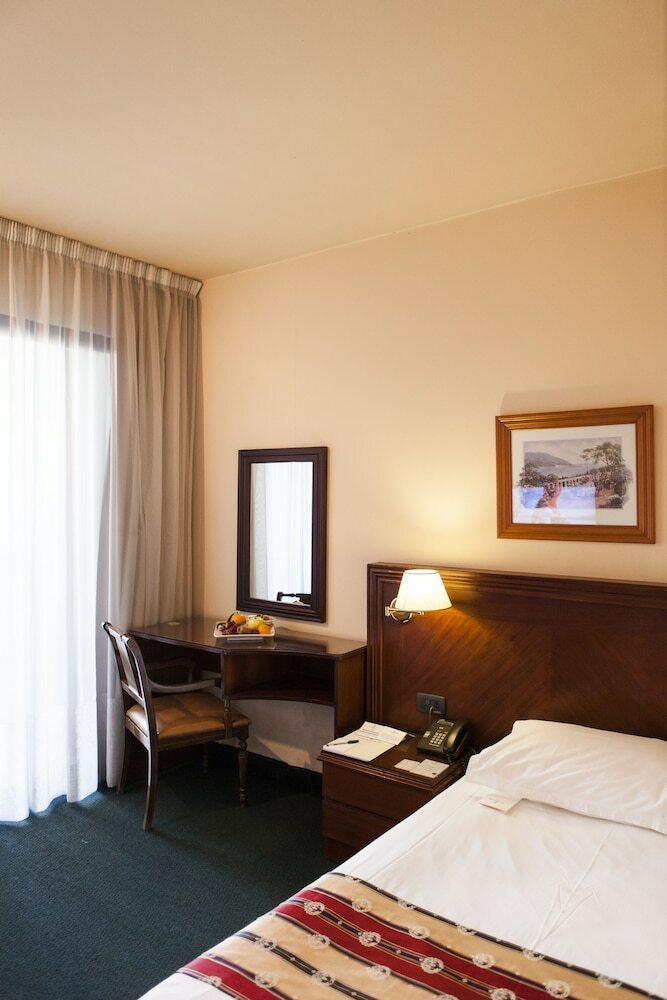 Mayflower Hotel