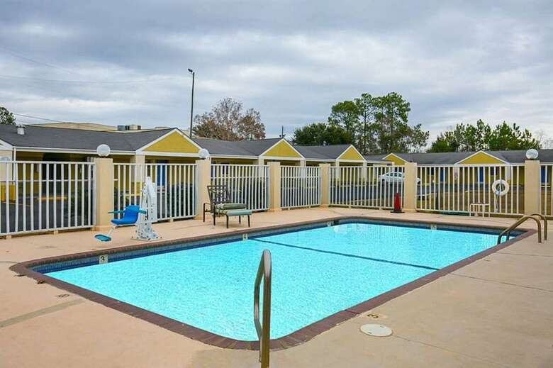 Motel Hilcrest Inn & Suites