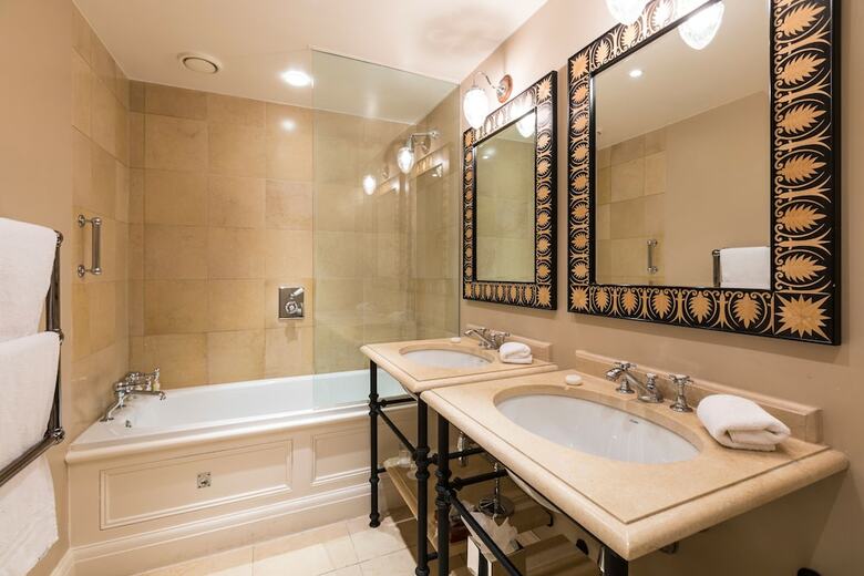 Hotel Roseate House London