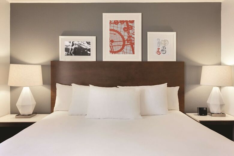 Radisson Hotel Dallas North - Addison