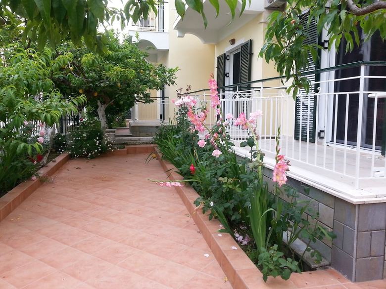 Apartamentos Elena's Garden