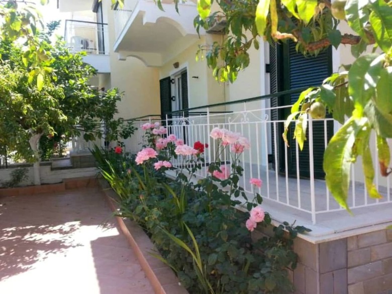 Apartamentos Elena's Garden